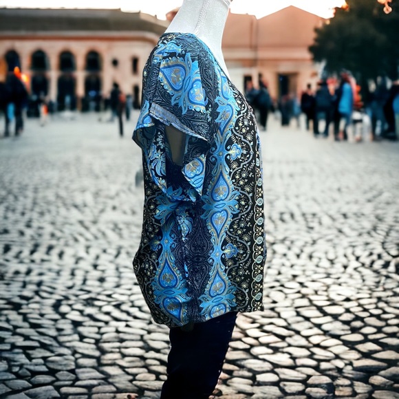 Angie Butterfly Sleeve Top for Ladies; Size Small - Picture 3 of 8